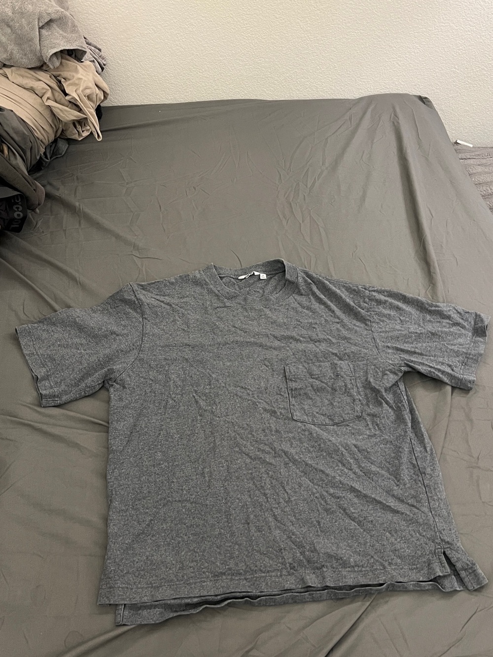 UNIQLO U Men’s Gray Oversized Pocket T-Shirt Size M Short Sleeve Crew Neck